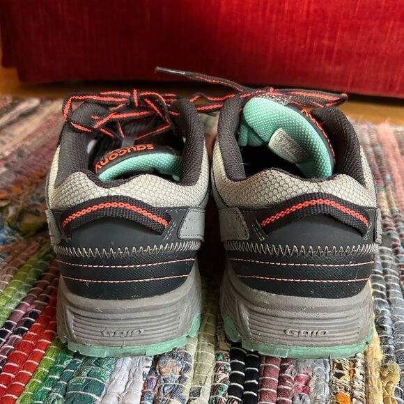Saucony Women’s Sneakers in Gray and Green with Orange Laces Size 9 - Picture 8 of 15